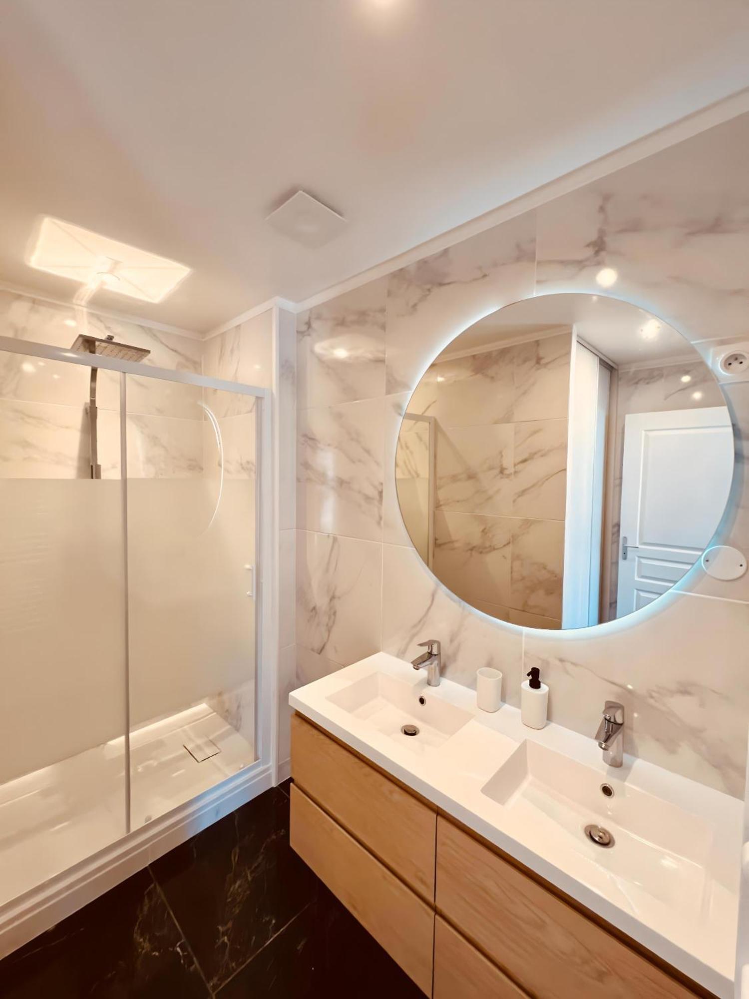 Le Blue Sight - Homy Apartment